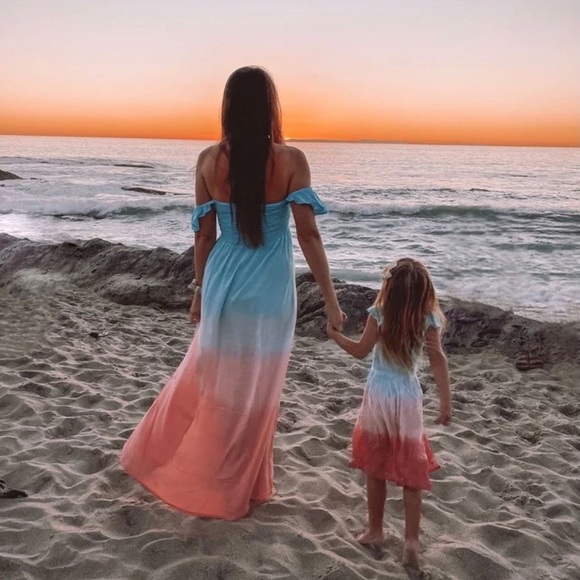 Tiare Hawaii Mommy and Me Matching Dresses in Gradasi Soft Rainbow - Picture 15 of 17